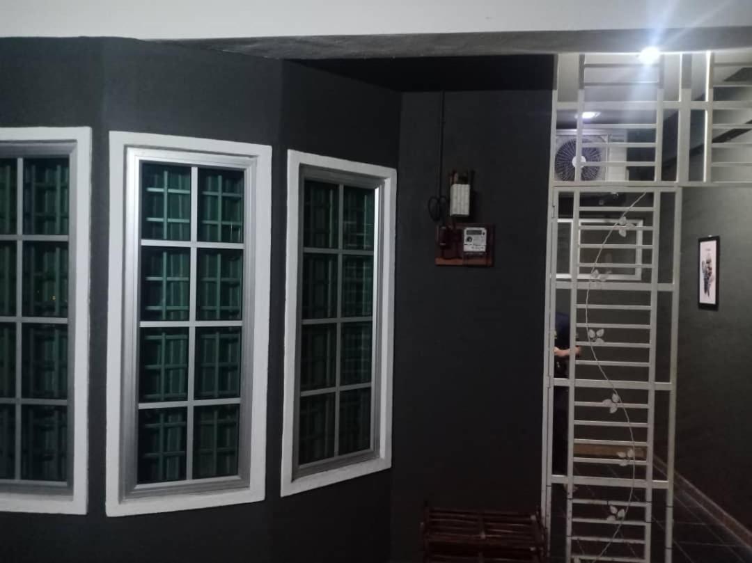 Kh Homestay Comfy N Calm Seri Manjung Bagian luar foto