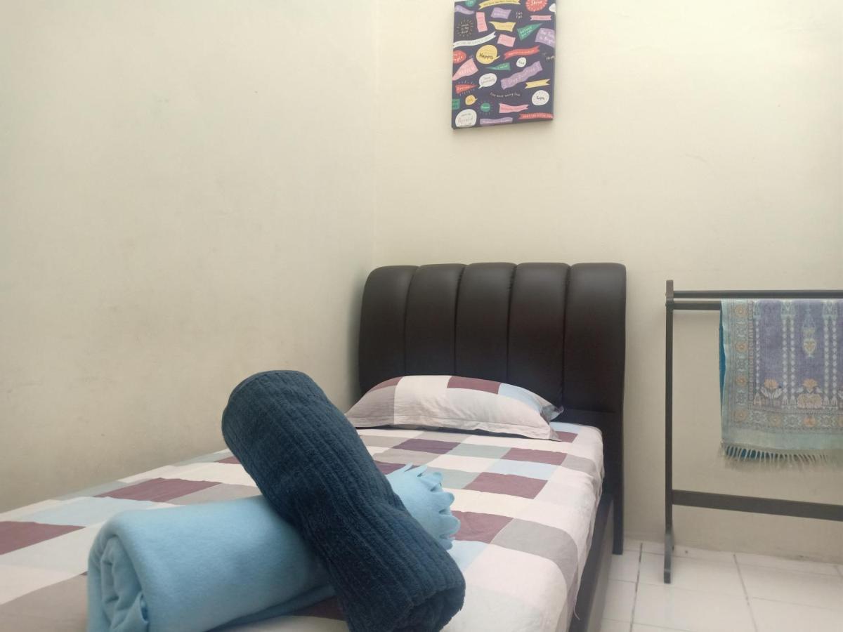 Kh Homestay Comfy N Calm Seri Manjung Bagian luar foto